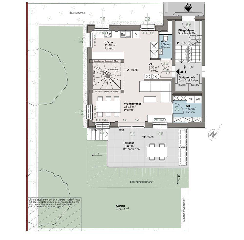Grundriss des Erdgeschosses mit offenem Wohnbereich, Küche, Terrasse und Garten.