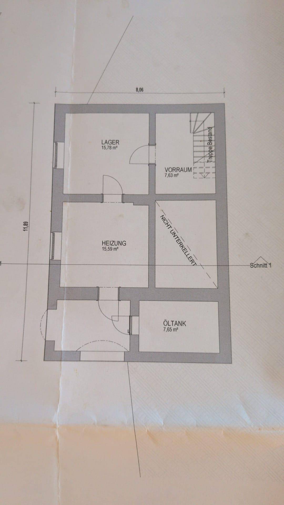 Grundriss des Untergeschosses mit Lagerraum, Heizungsraum und Öltank.