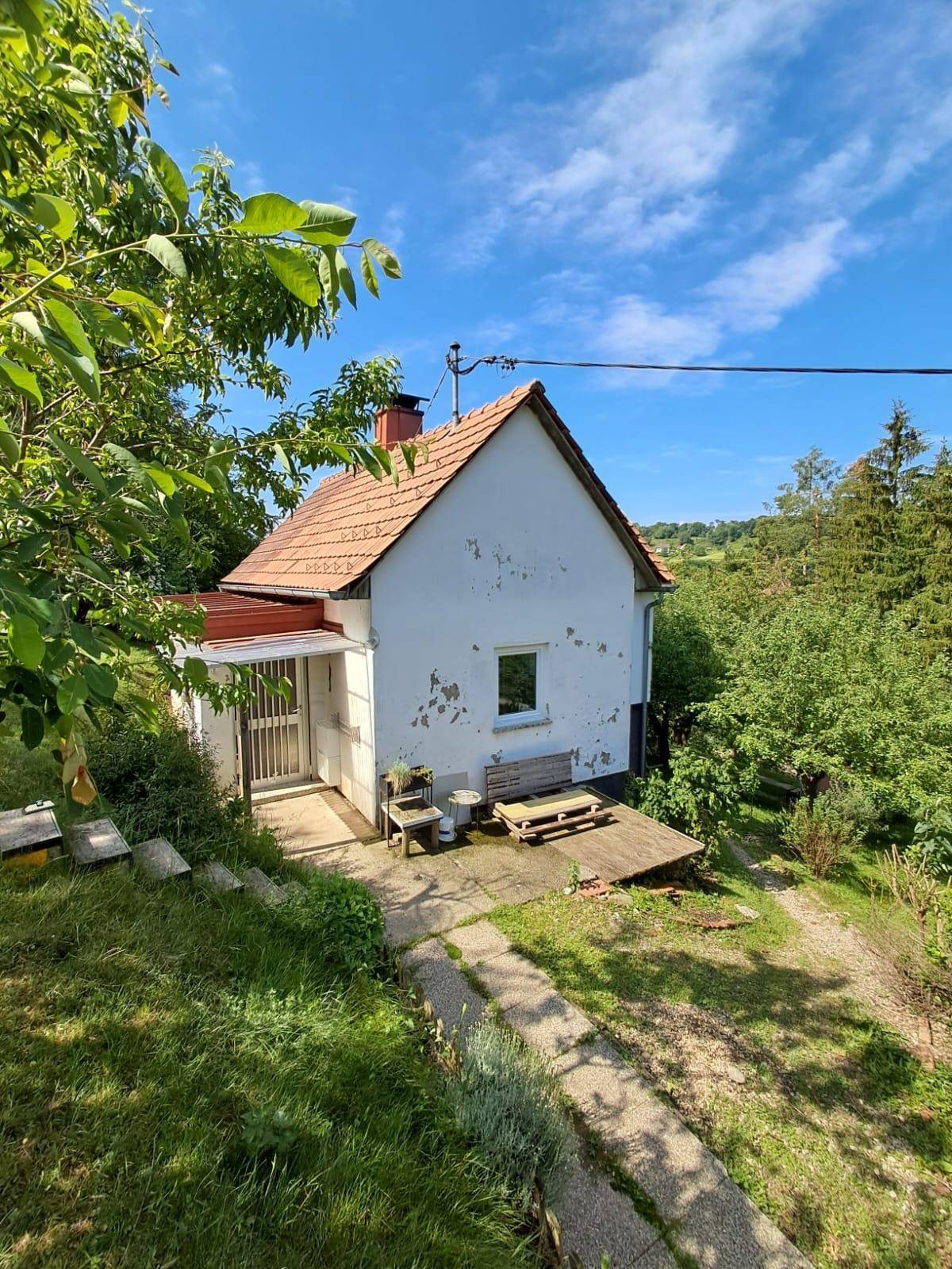Kleine Liegenschaft im grünen - Ansicht 4