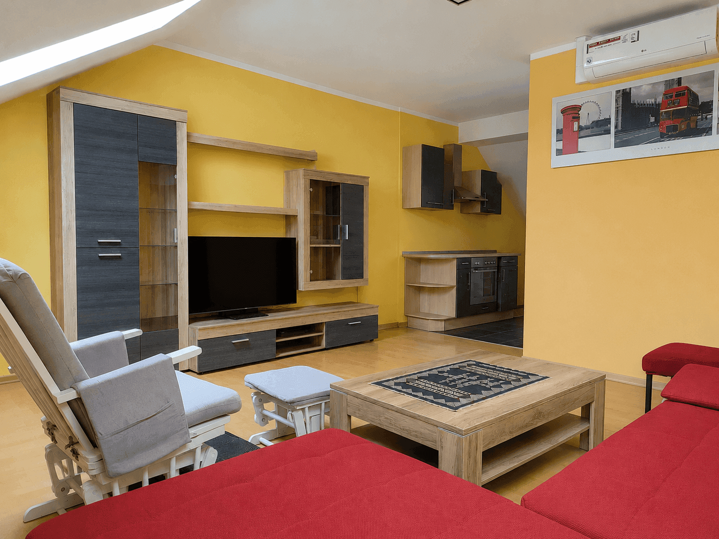 Helle Dachgeschosswohnung mitten im Zentrum - Ansicht 3
