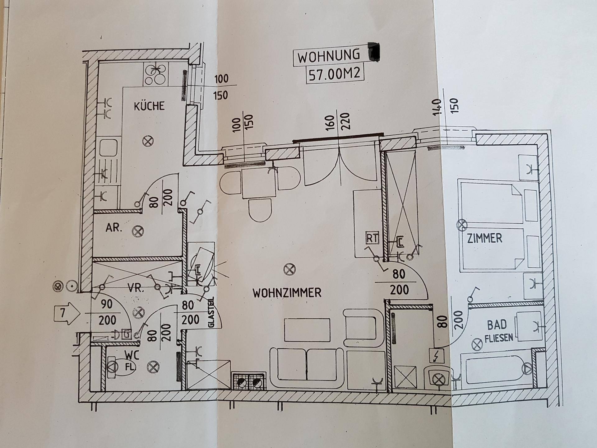 Grundriss einer 57m² Wohnung mit Küche, Wohnzimmer und zwei weiteren Zimmern.