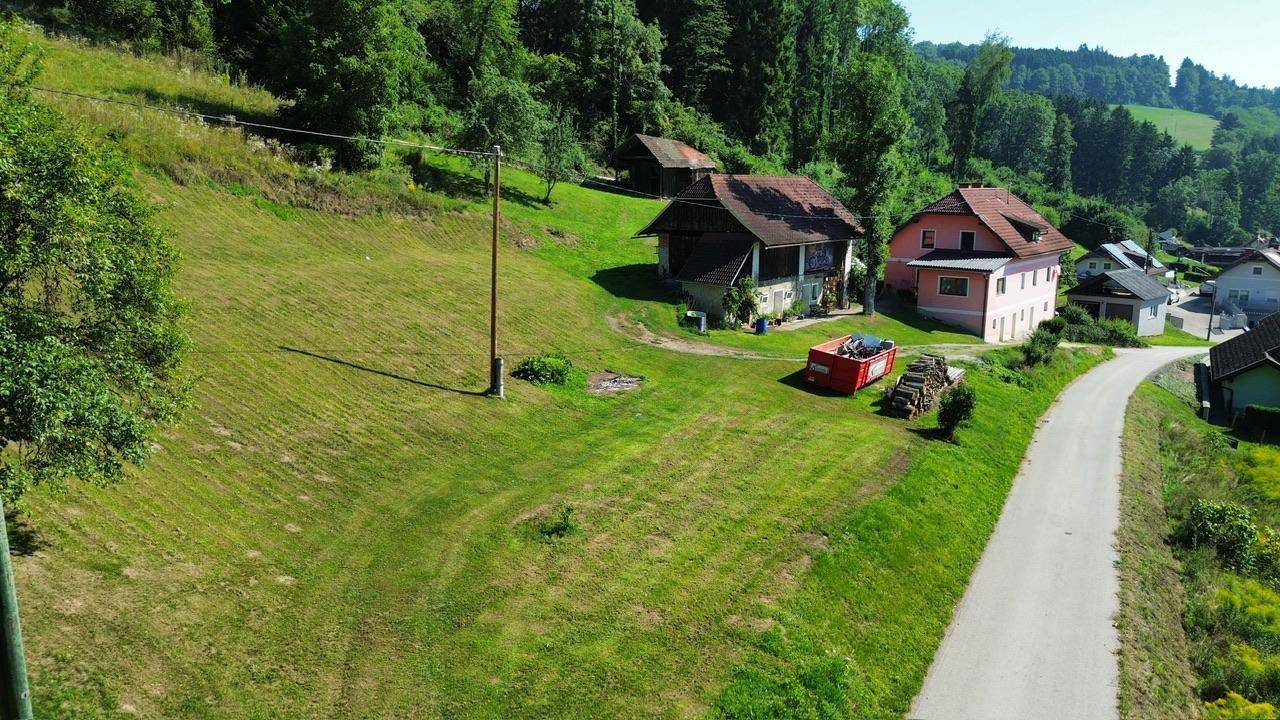 *TOP-Aussicht!* *Großzügiges Einfamilienhaus samt landwirtschaftlichen Nutzflächen* - Ansicht 5