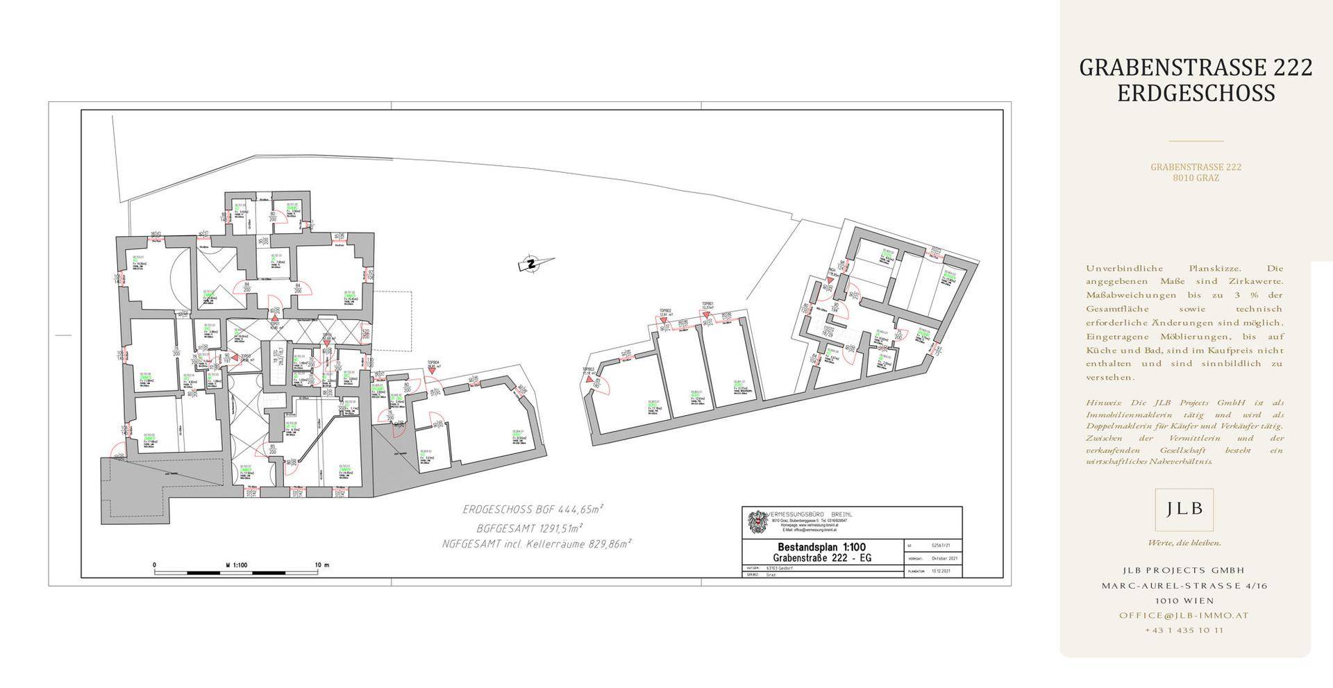 Umfassender Grundriss des Erdgeschosses mit mehreren Wohneinheiten und unterschiedlichen Layouts.