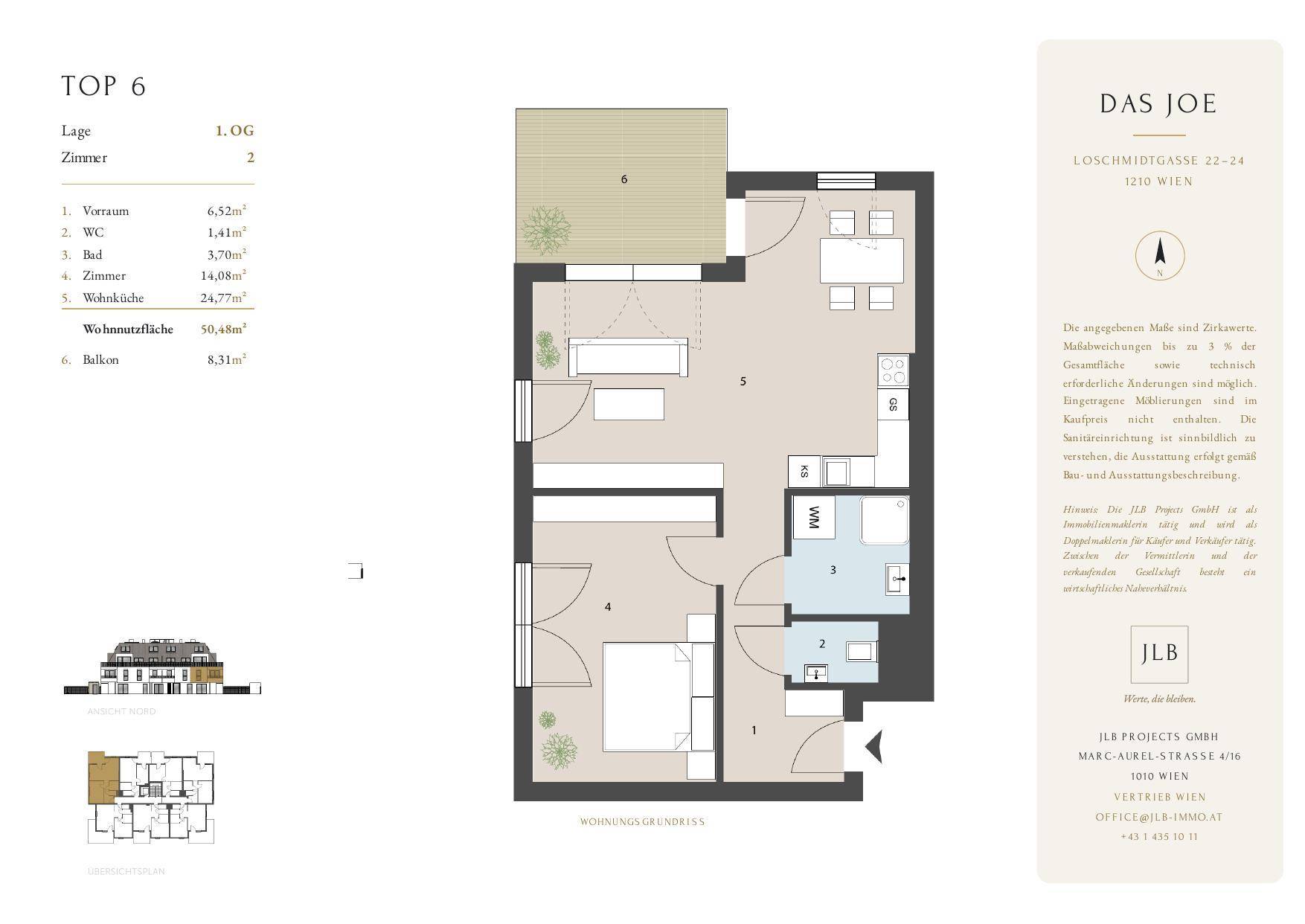 Grundriss der Wohnung Top 6 im ersten Obergeschoss mit Balkon und offener Wohnküche.