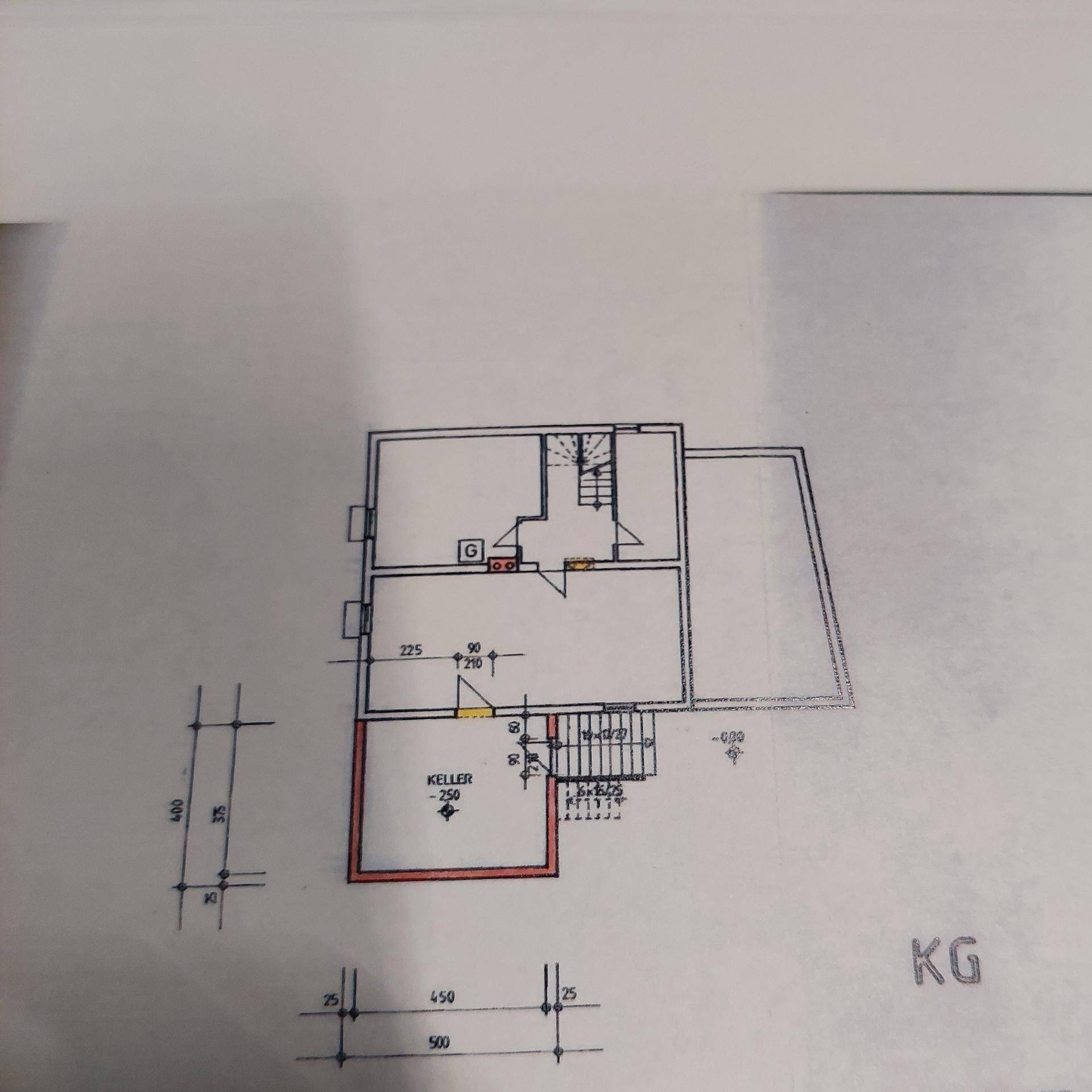 Grundriss des Kellergeschosses mit Abstellraum und Treppenaufgang.