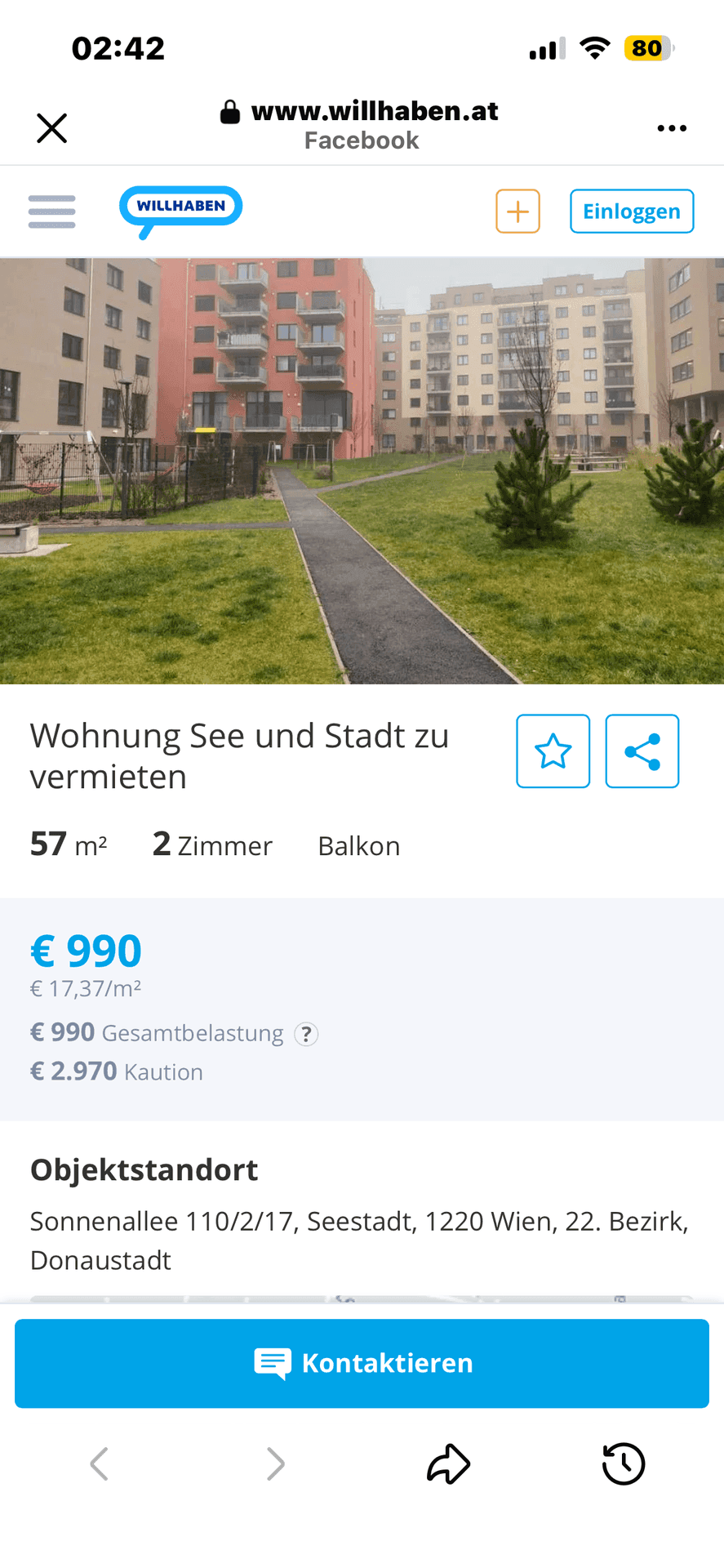 Blick auf den begrünten Innenhof mit modernen Wohngebäuden und Gehwegen.