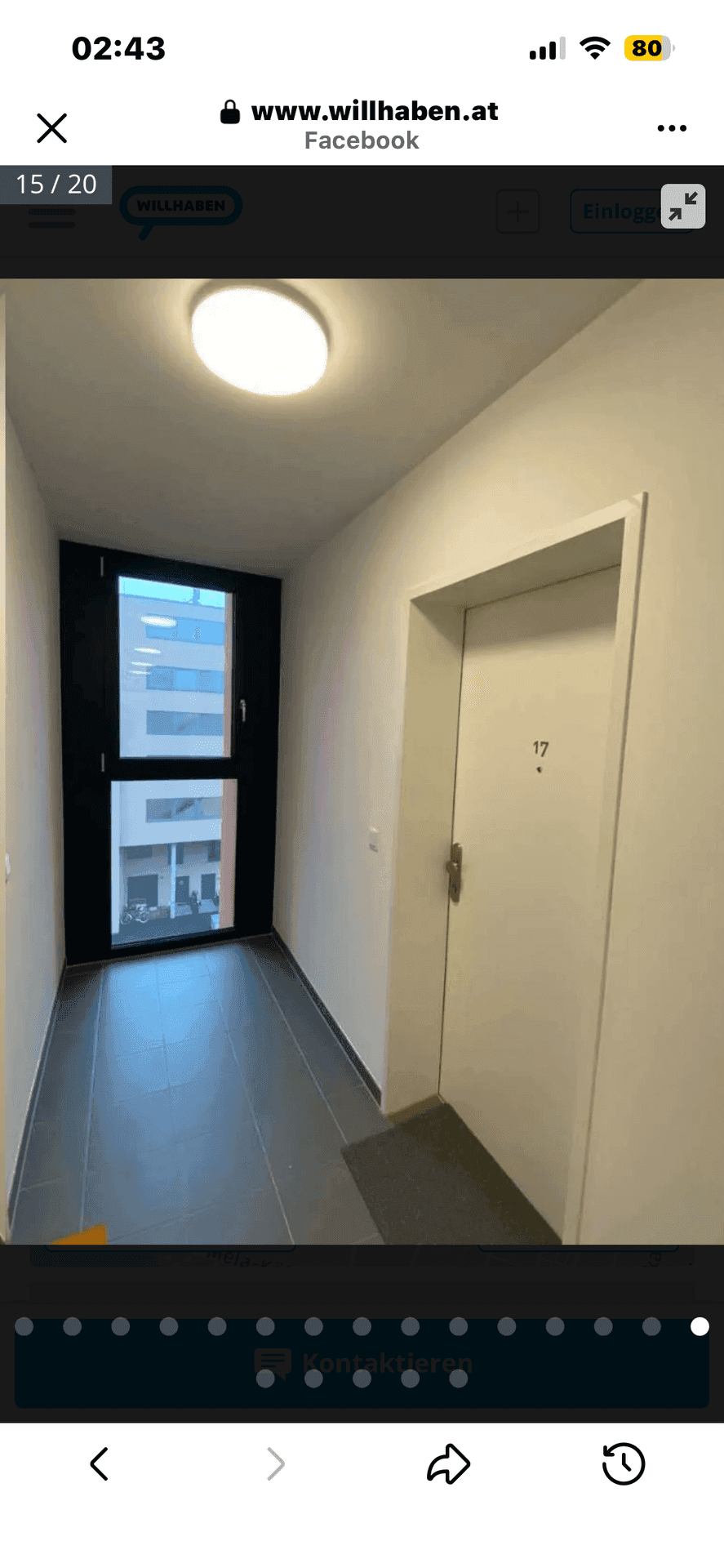 Eingangsbereich der Wohnung mit Fliesenboden und Blick nach draußen.