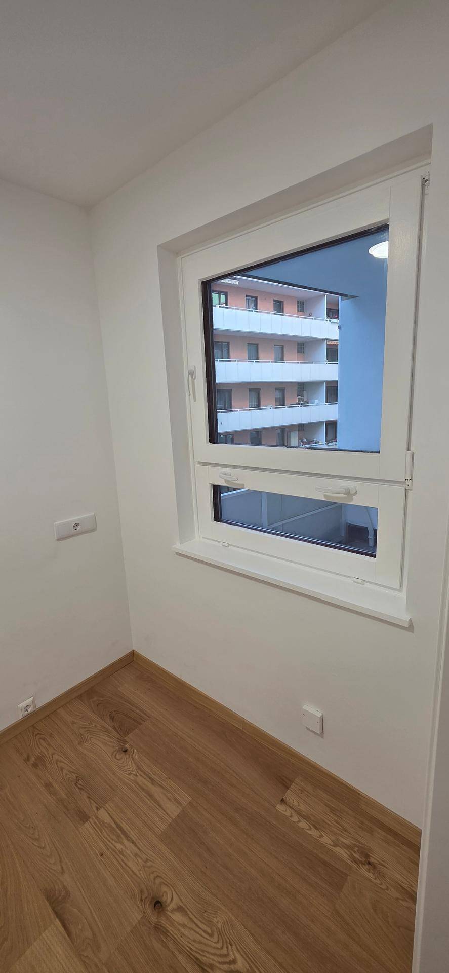 Modern, fully renovated 2-room apartment with balcony in 1060 Vienna (Webgasse) - Private Rental (No Commission) - Mehr