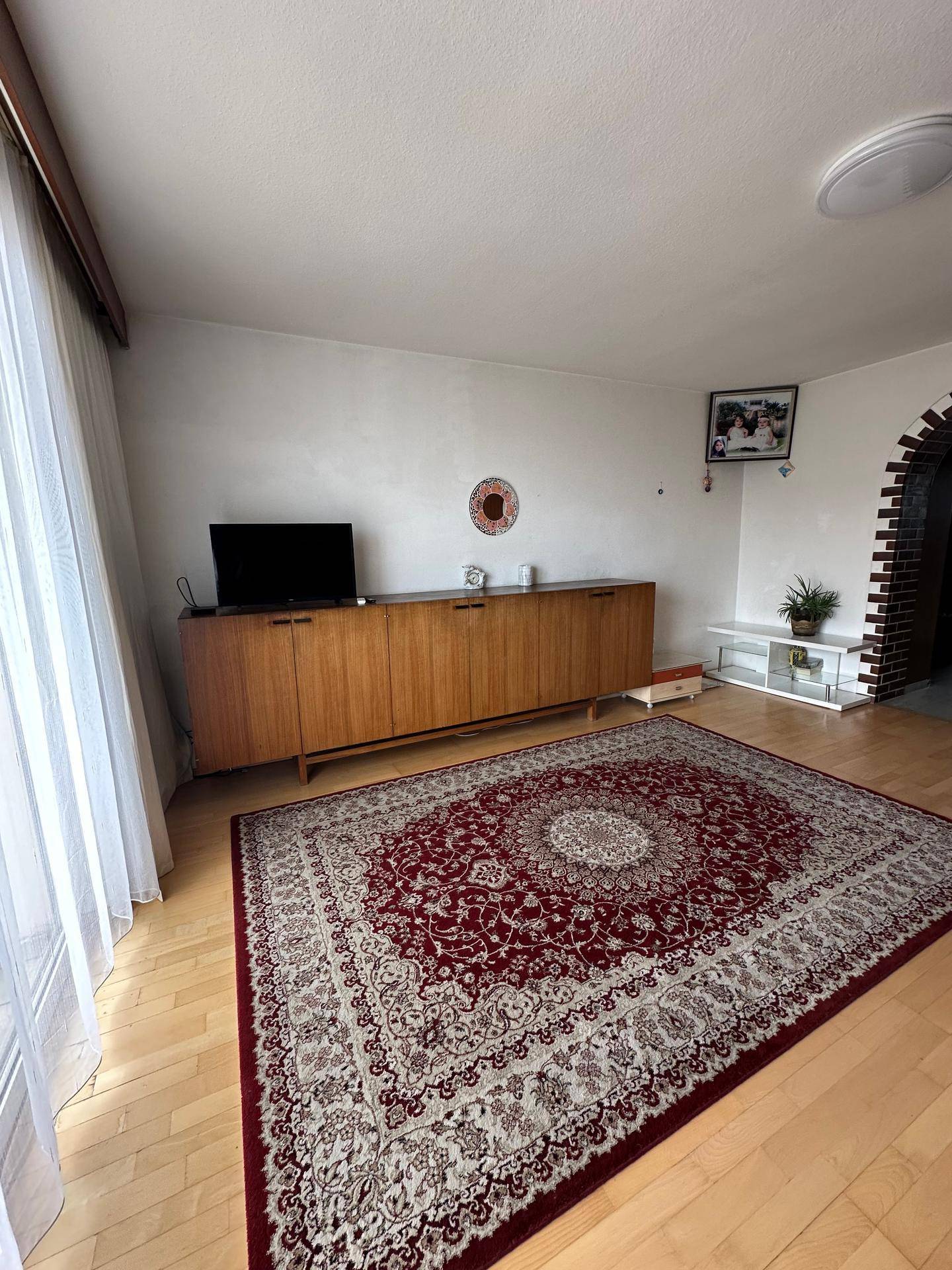 Gepflegte 4-Zimmer-Wohnung mit Balkon und Lift in Linz - Widok 5