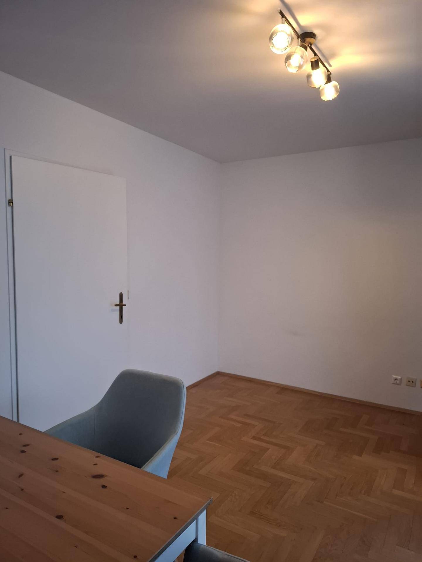 Helle 2-Zimmer-Wohnung mit Balkon in grünem, ruhigem Innenhof | 3. Stock mit Lift | Privat | Keine Maklerprovision - Ansicht 5