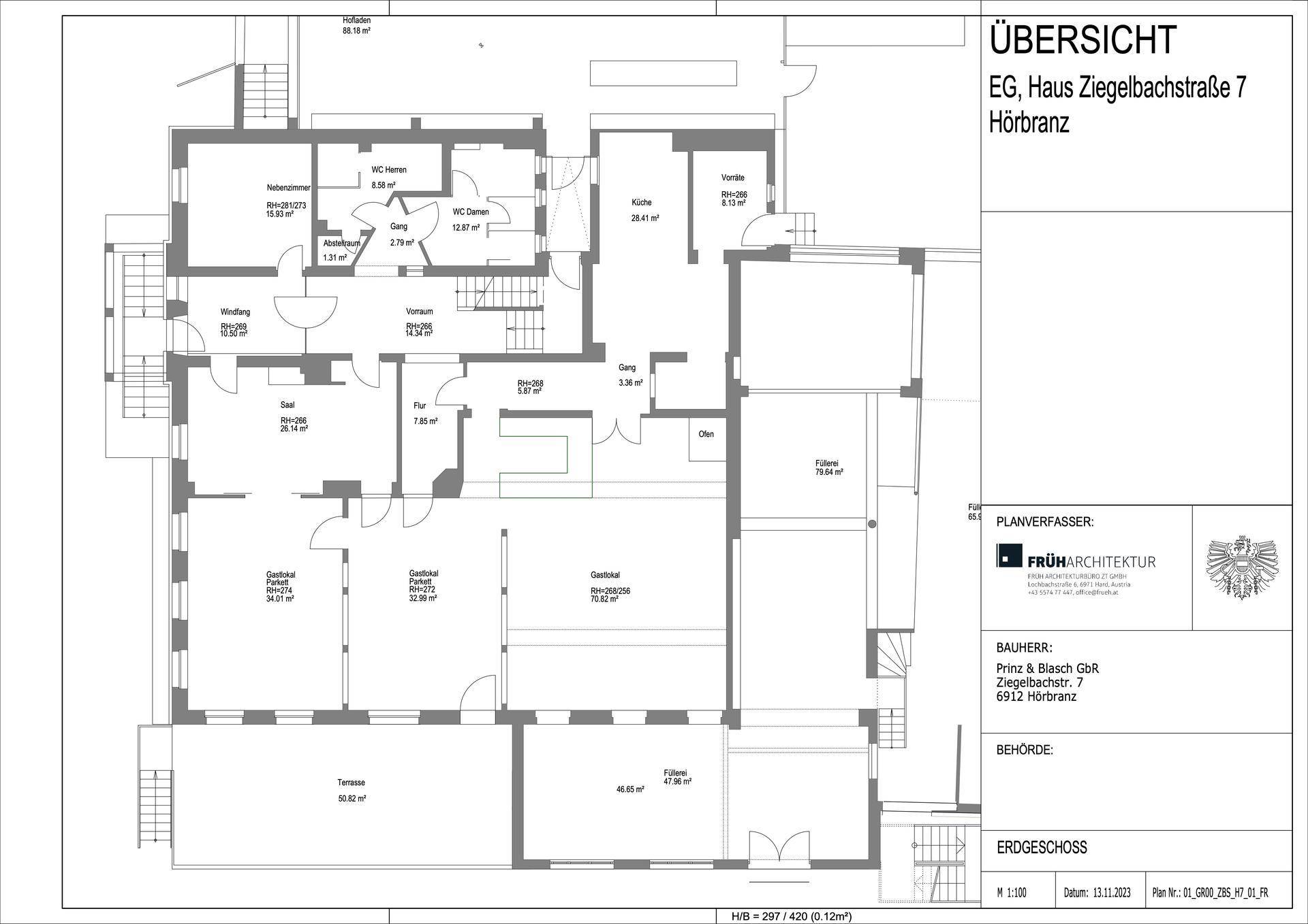 Grundriss des Erdgeschosses mit mehreren Gasträumen, Küche und Sanitäranlagen.