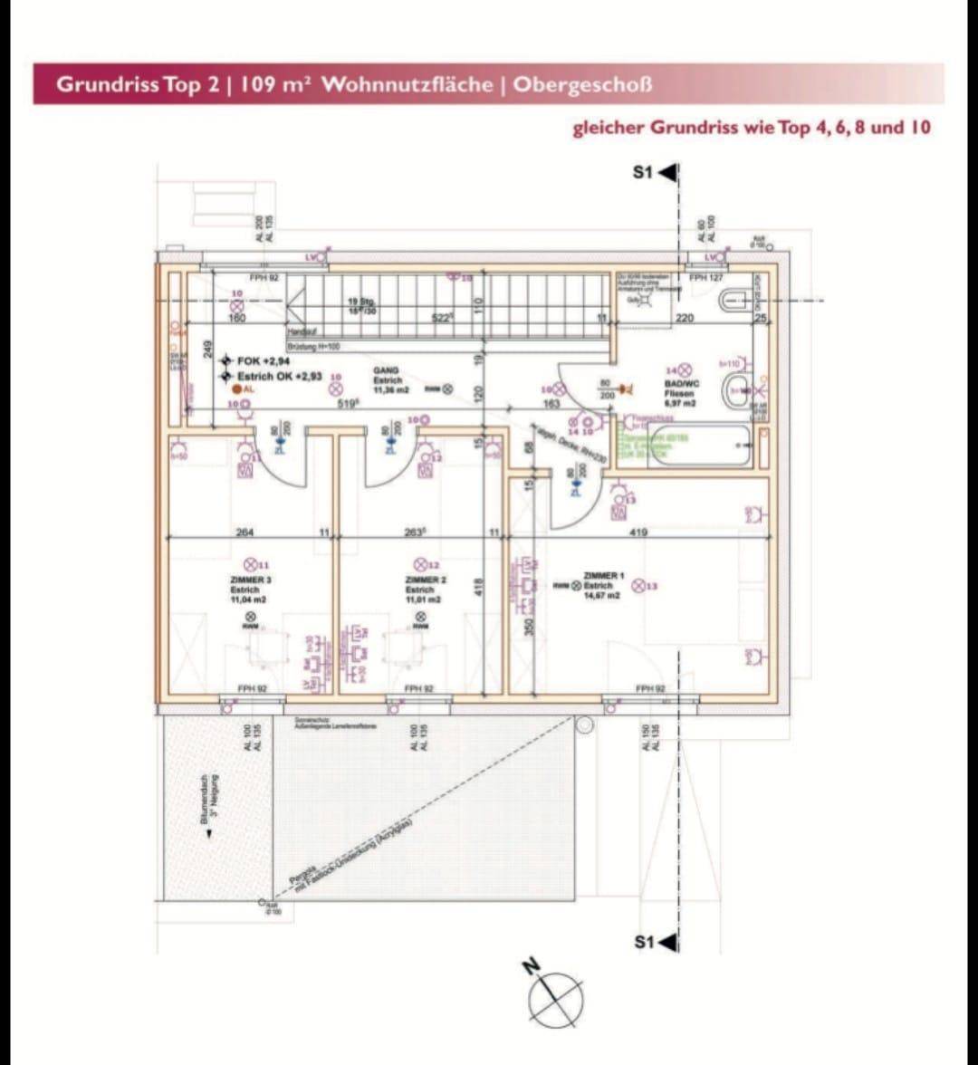 Grundriss des Obergeschosses mit drei Schlafzimmern und einem Badezimmer.