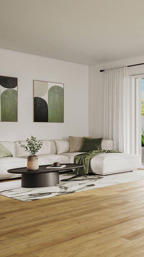 Helles Wohnzimmer mit modernem Sofa, Holzboden und Zugang zu einem Außenbereich.