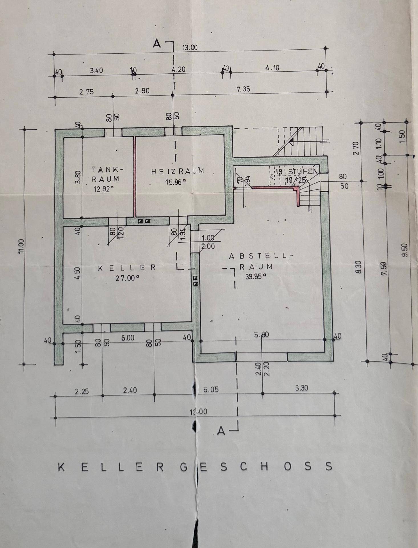 Grundriss des Kellergeschosses mit Tankraum, Heizraum, Keller und Abstellraum.