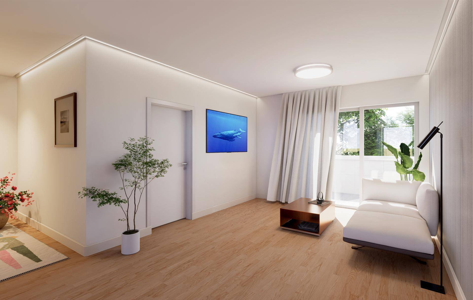 Helles Wohnzimmer mit hellem Holzboden, großen Fenstern und minimalistischer, moderner Einrichtung.
