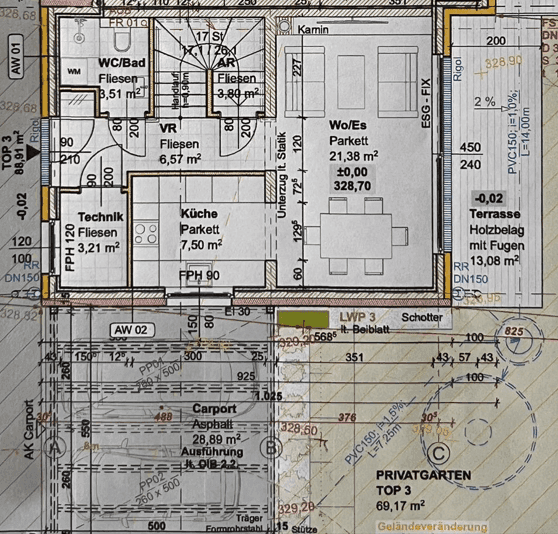 Grundriss des Erdgeschosses mit offener Küche, Wohn-Essbereich, Terrasse und Privatgarten.