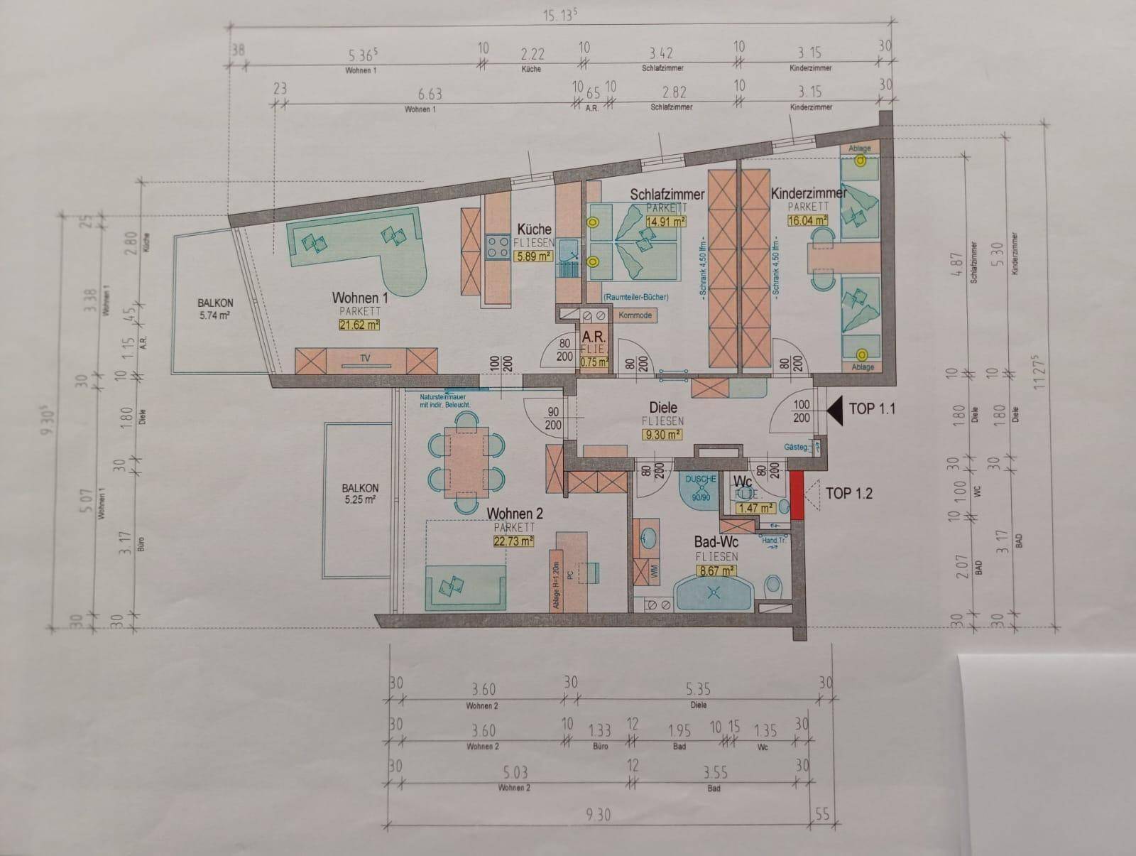 Detaillierter Grundrissplan mit zwei Wohneinheiten, Balkonen und Raumaufteilung.
