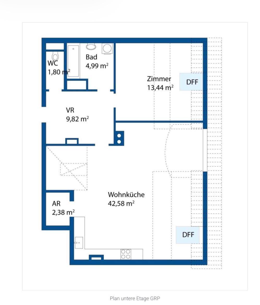 Grundriss der unteren Etage mit Wohnküche, Bad, WC und einem weiteren Zimmer.