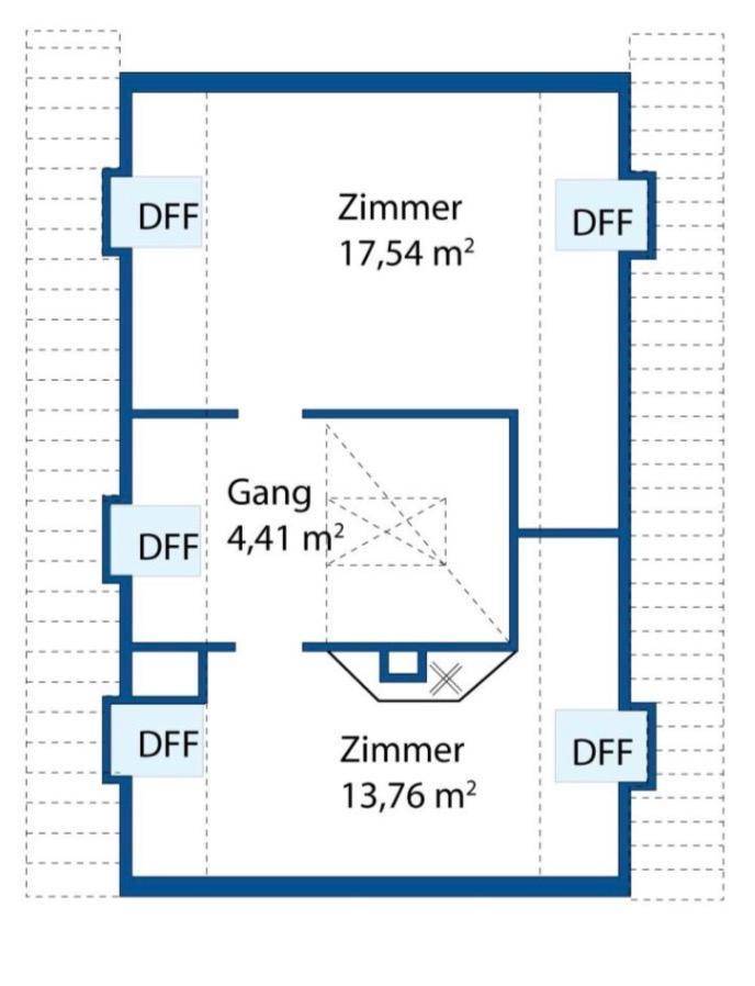 Grundriss der oberen Etage mit zwei Zimmern und einem zentralen Gang.