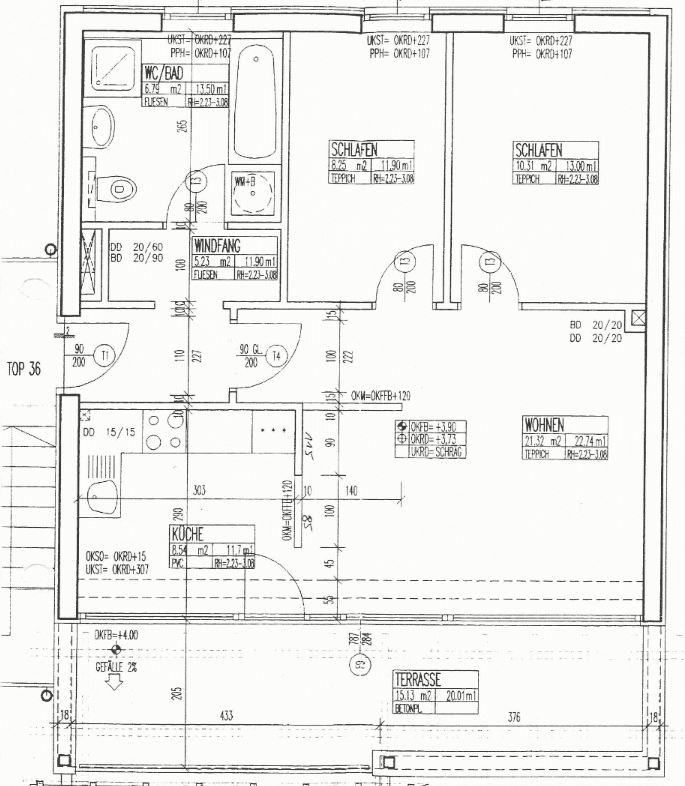 Detaillierter Grundriss einer Wohnung mit Küche, Wohnzimmer, Schlafzimmern und Terrasse.