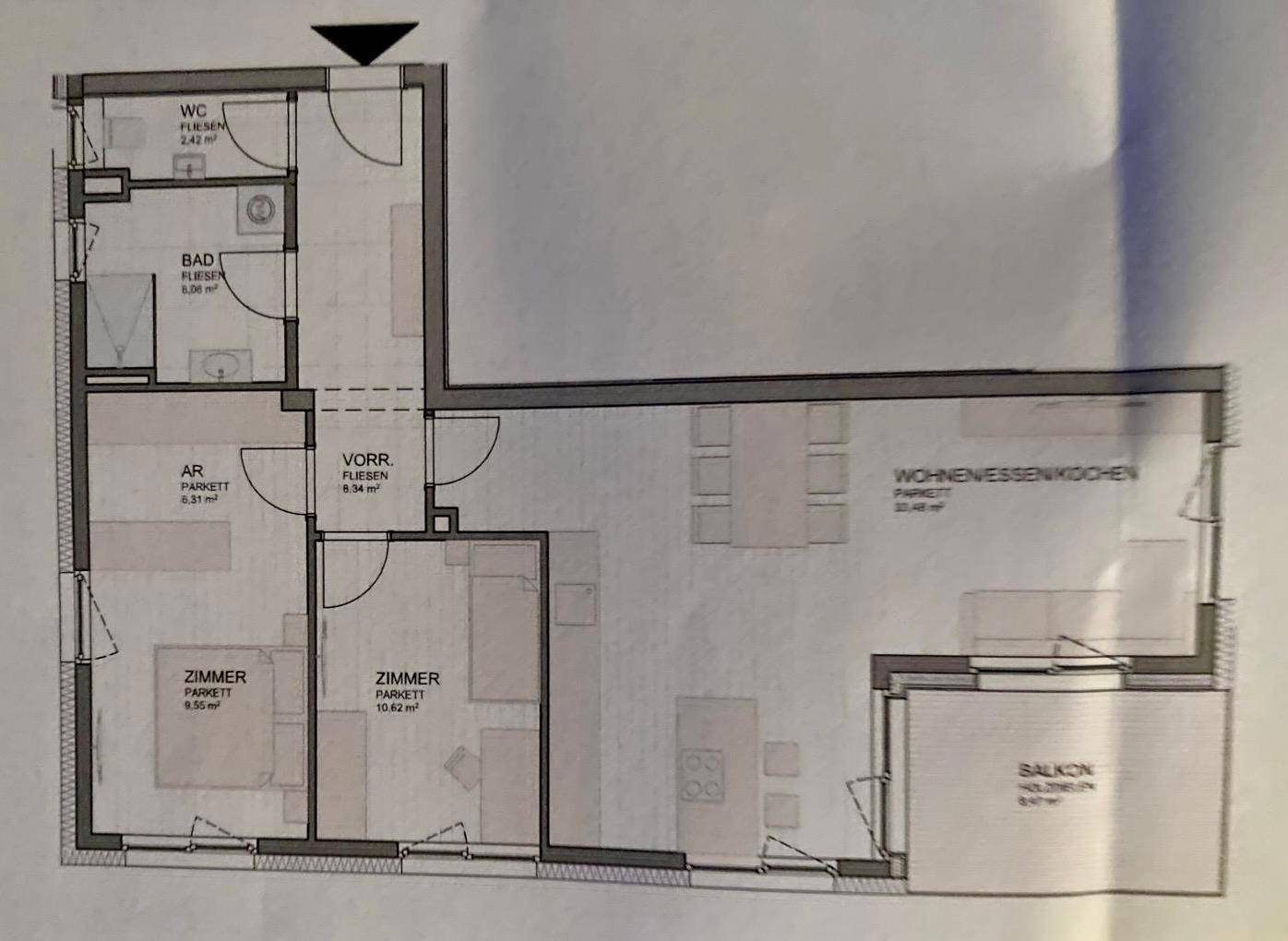 Detaillierter Grundriss einer Wohnung mit Wohn-Ess-Küche und Balkon.
