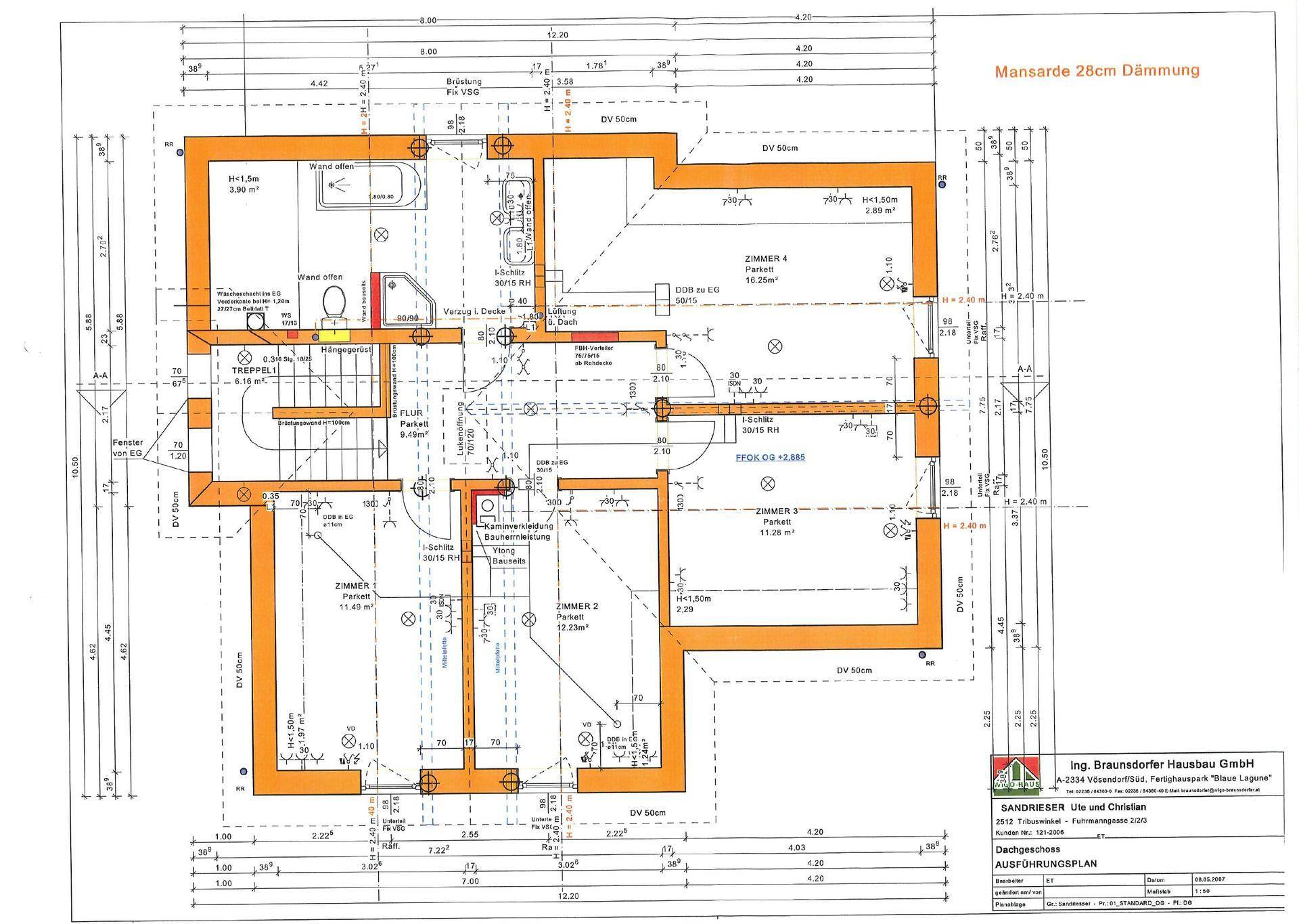 Grundriss des Obergeschosses mit mehreren Zimmern und Badezimmer.