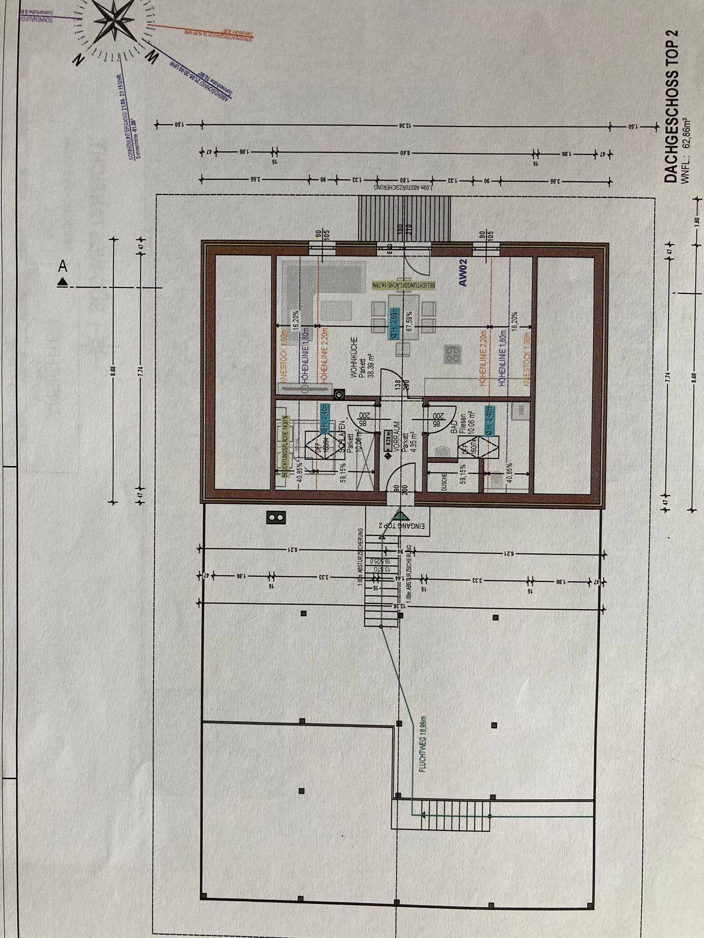 Grundriss des Dachgeschosses mit Wohnbereich, Schlafzimmer und Dachschrägen.