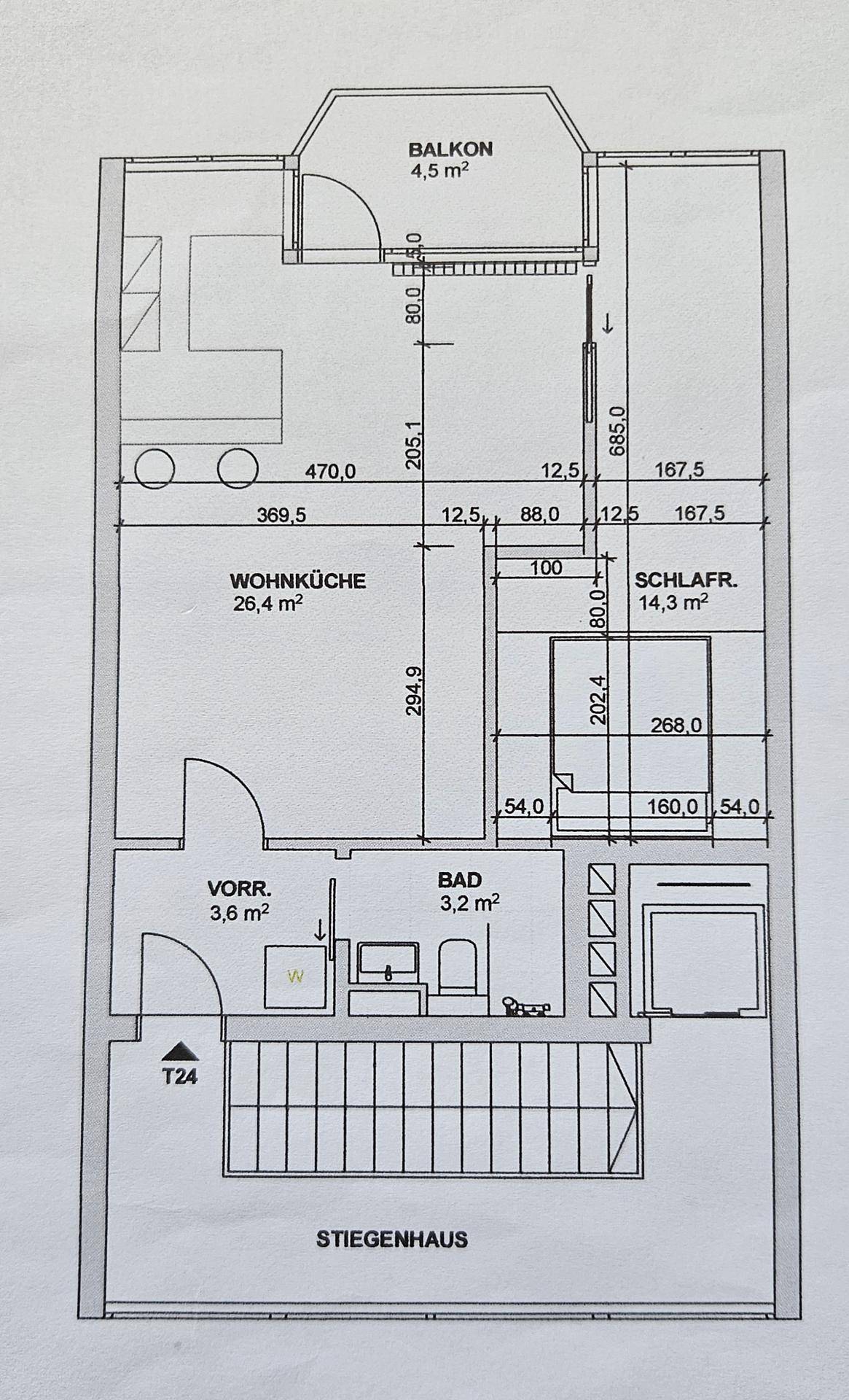 Detaillierter Grundriss der Wohnung mit offener Wohnküche, Schlafzimmer und Balkon.