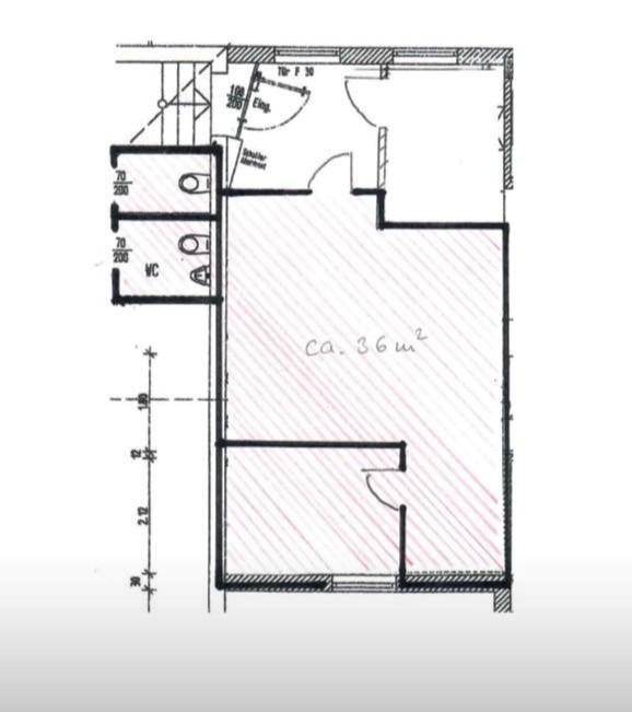 Grundrissplan eines Raumes von ca. 36m² mit Treppenzugang und separater Gästetoilette.
