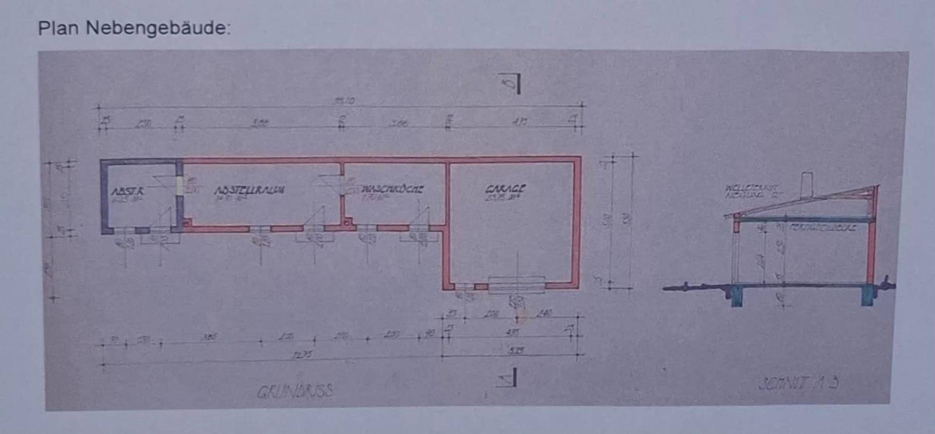 Grundriss des Nebengebäudes mit Garage, Abstellraum und weiteren Funktionsbereichen.