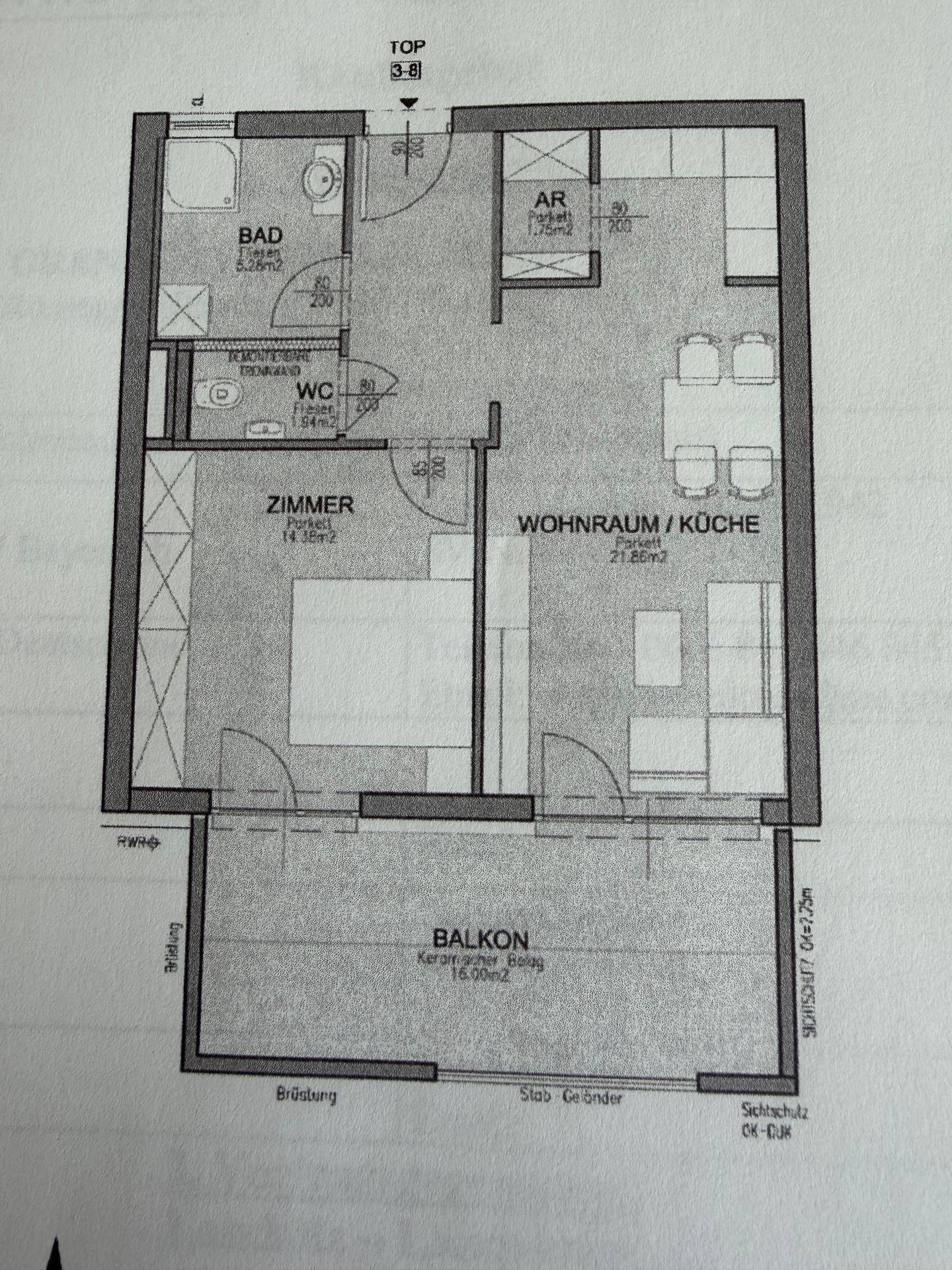 Grundriss der Wohnung mit Zimmern, Bad, WC, Wohnraum/Küche und Balkon.