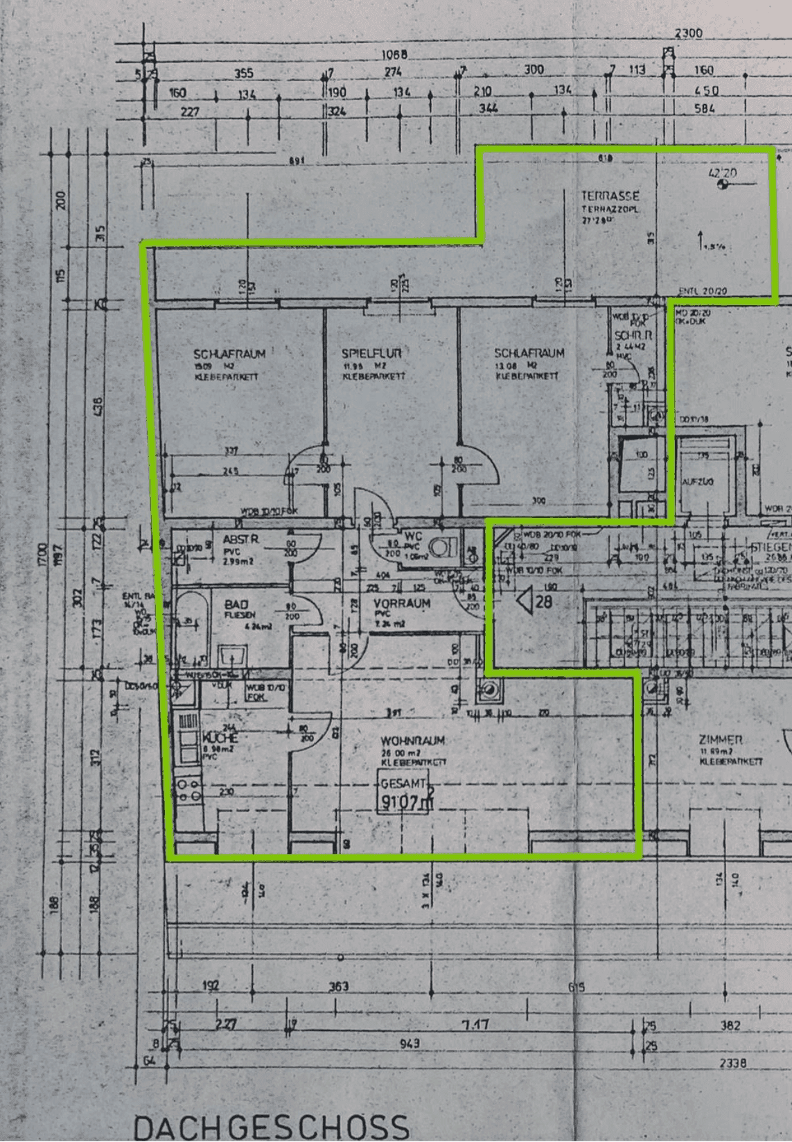 Detaillierter Grundriss des Dachgeschosses mit markierter Wohnfläche und Terrasse.