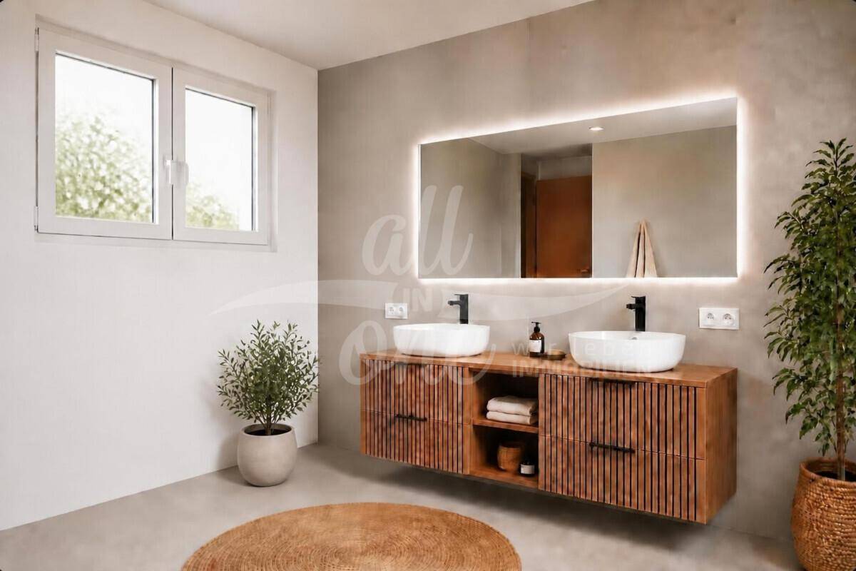 Modernes Badezimmer mit Doppelwaschbecken, beleuchtetem Spiegel und großem Fenster für Tageslicht.