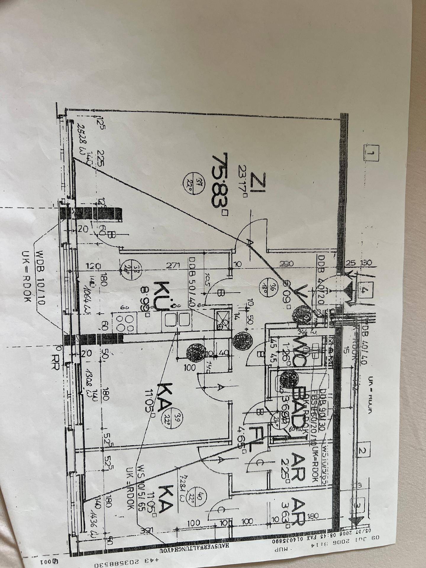 Detaillierter Grundriss der Wohnung mit Raumaufteilung und Maßen.