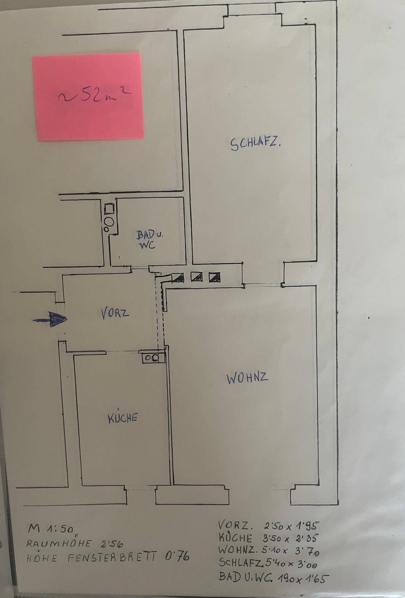 Handgezeichneter Grundriss einer Wohnung mit ca. 52m² und Raumaufteilung.