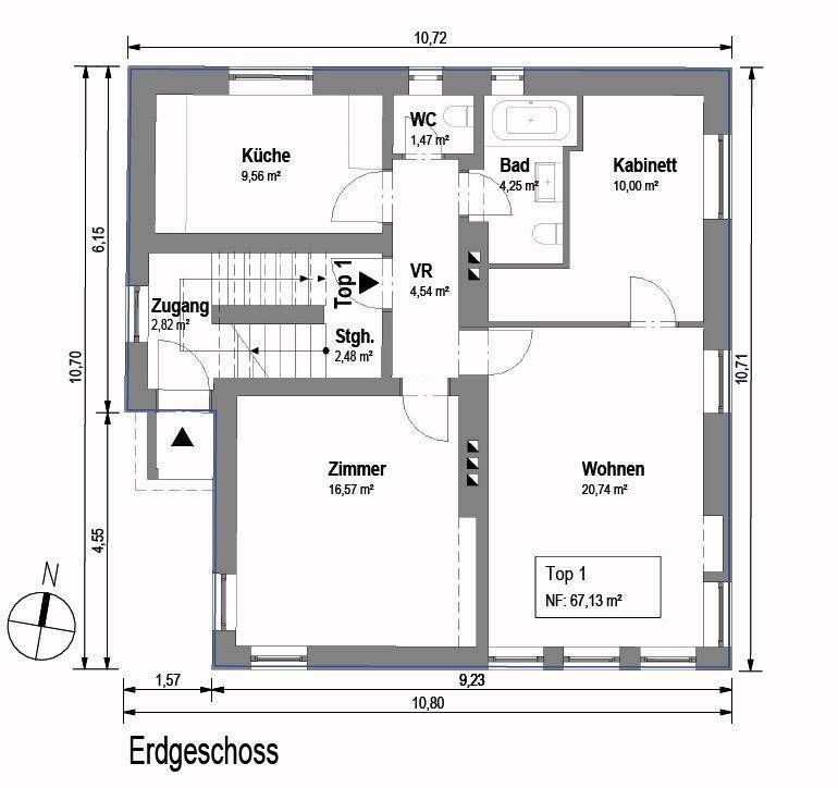Grundriss des Erdgeschosses mit Küche, Wohnzimmer, Zimmer, Bad und separatem WC.