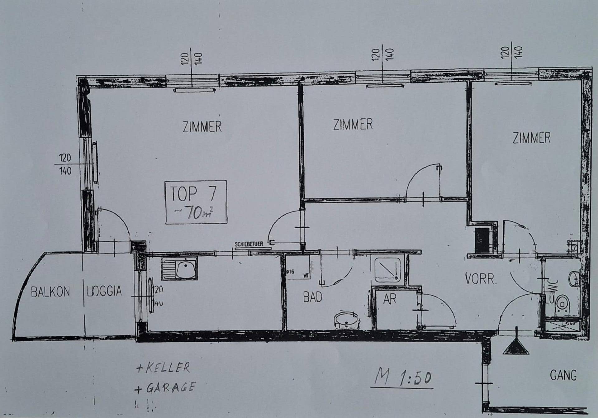 Grundriss der Wohnung Top 7 mit drei Zimmern, Balkon und Loggia.