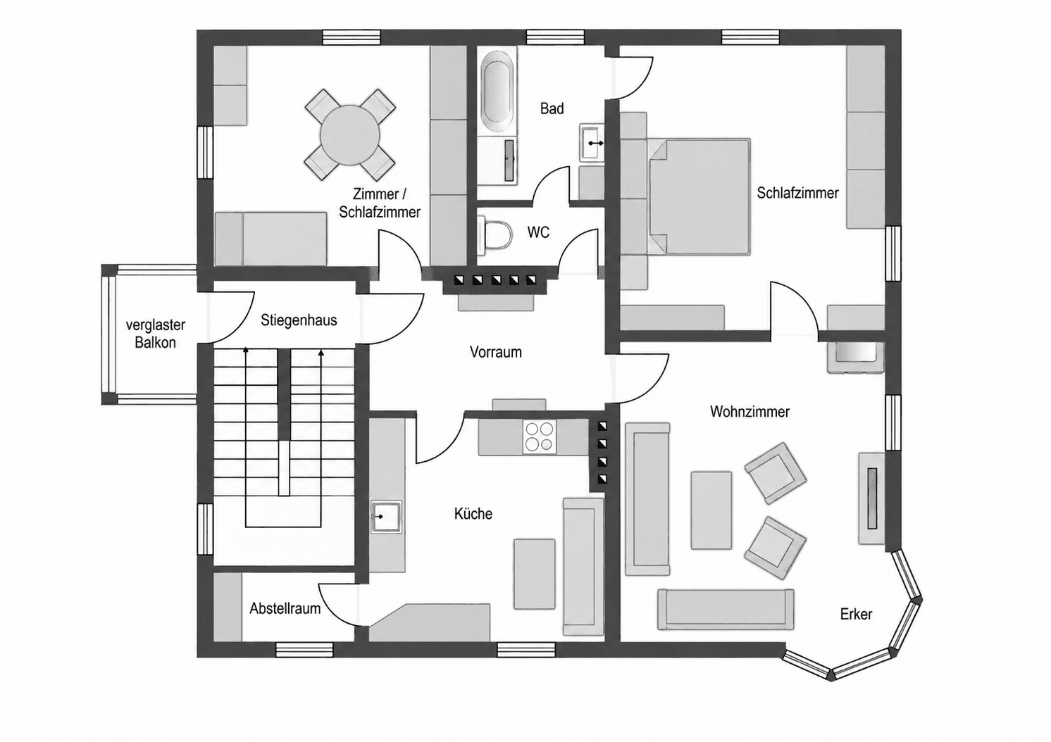Grundriss des Obergeschosses mit Wohnzimmer, Schlafzimmer, Küche, Bad und verglastem Balkon.