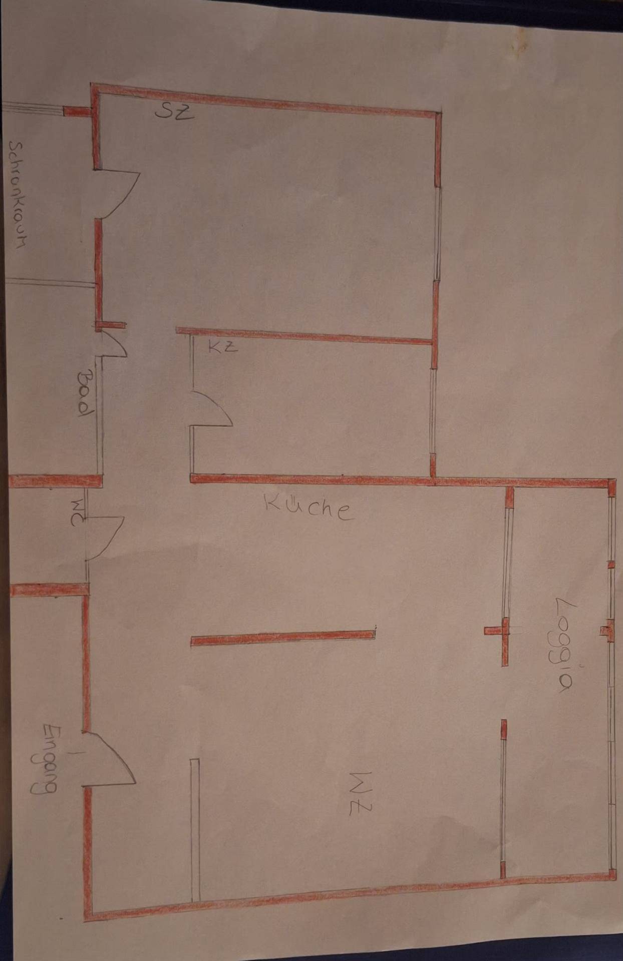 Handgezeichneter Grundriss mit Wohnzimmer, Küche, Schlafzimmer und Loggia.