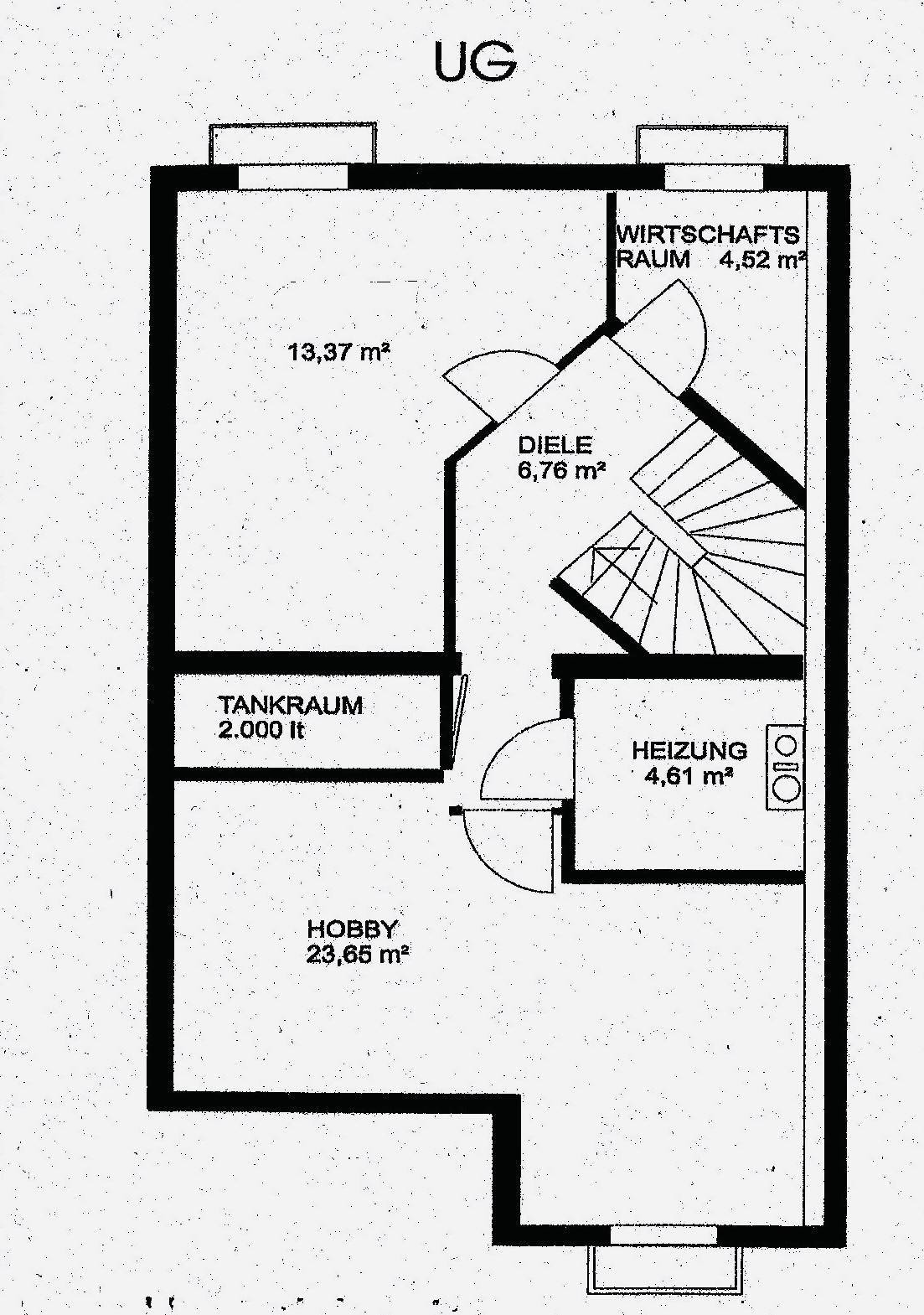 Grundriss des Untergeschosses mit Hobbyraum, Wirtschaftsraum und Heizungsraum sowie Treppenaufgang.