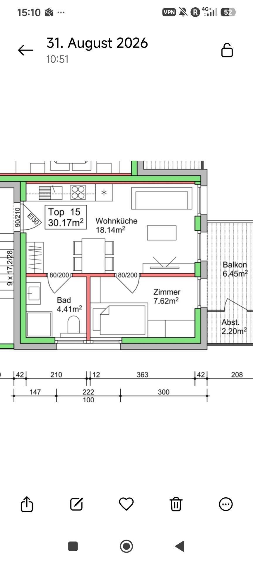 Grundriss der Wohnung Top 15 mit Wohnküche, Zimmer, Bad und Balkon.