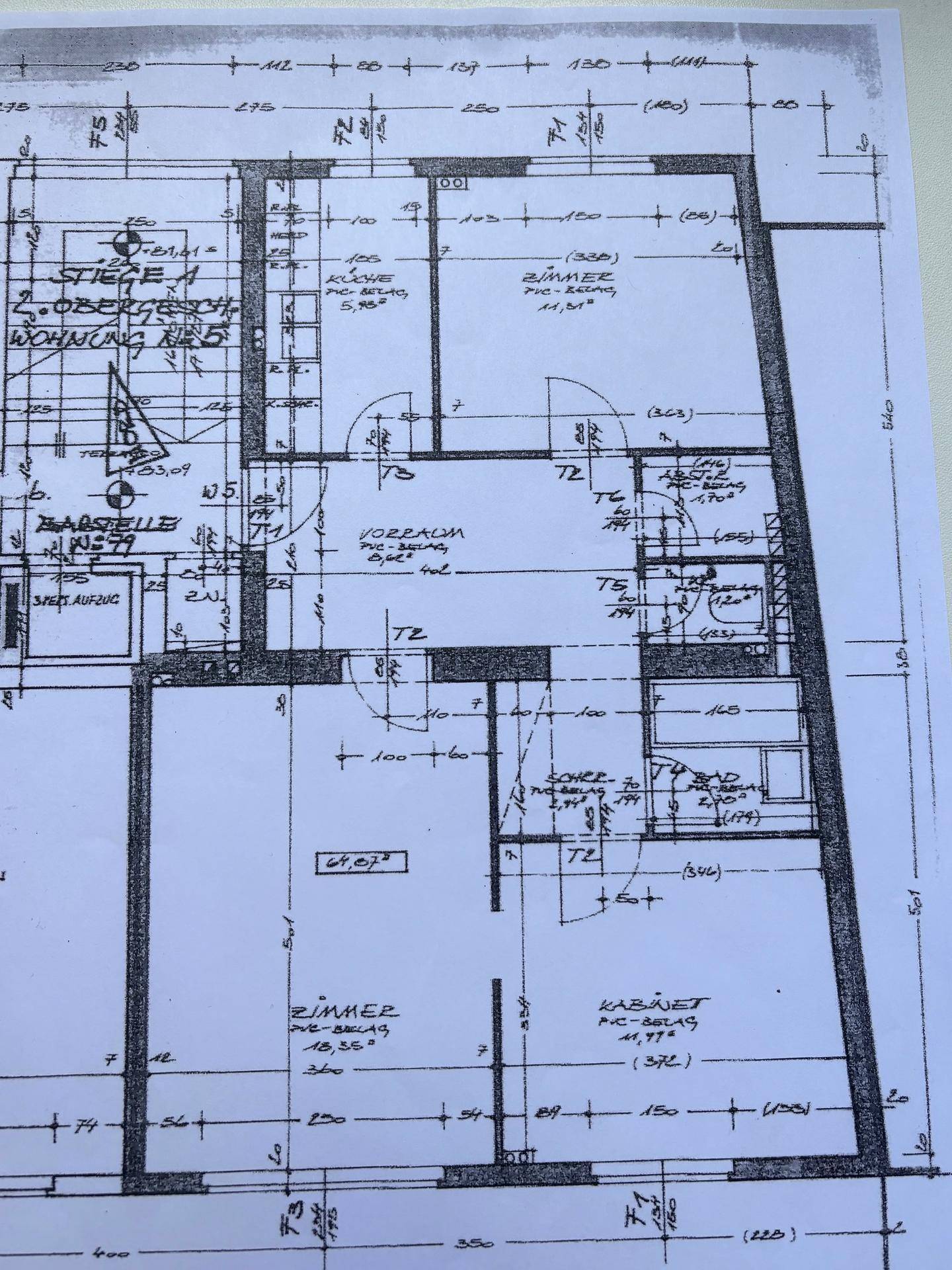 Detaillierter Grundriss der Wohnung mit eingezeichneten Räumen und Maßangaben für eine klare Übersicht.