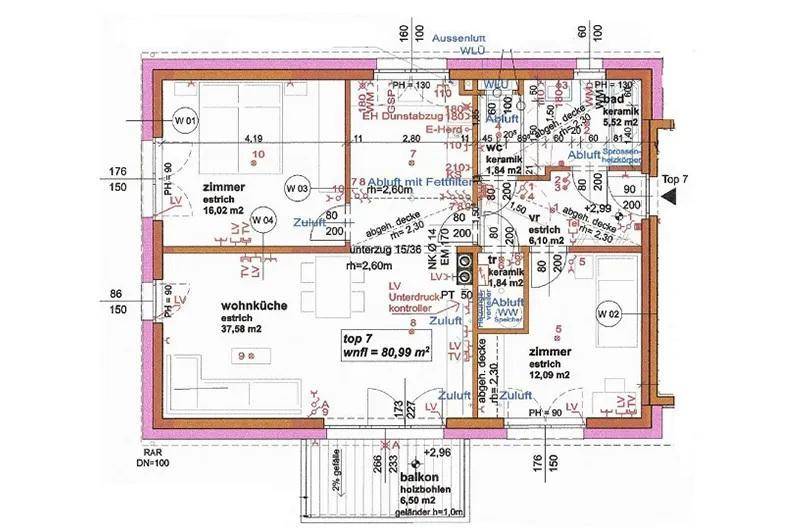 Detaillierter Grundriss einer Wohnung mit drei Zimmern, Wohnküche und Balkon, Gesamtfläche 80,99 m².