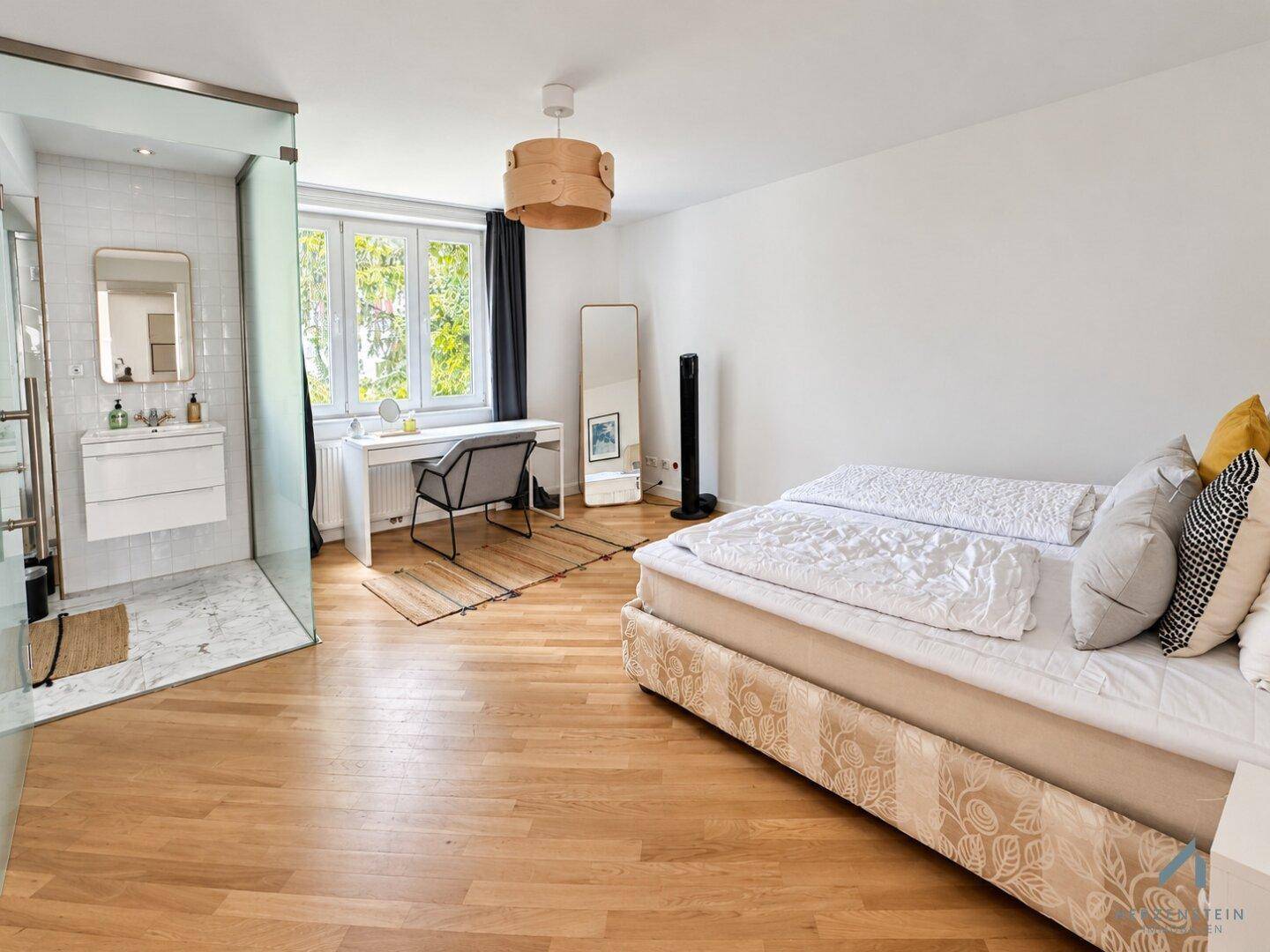 DG / Zimmer 1 mit Zugang zum Badezimmer