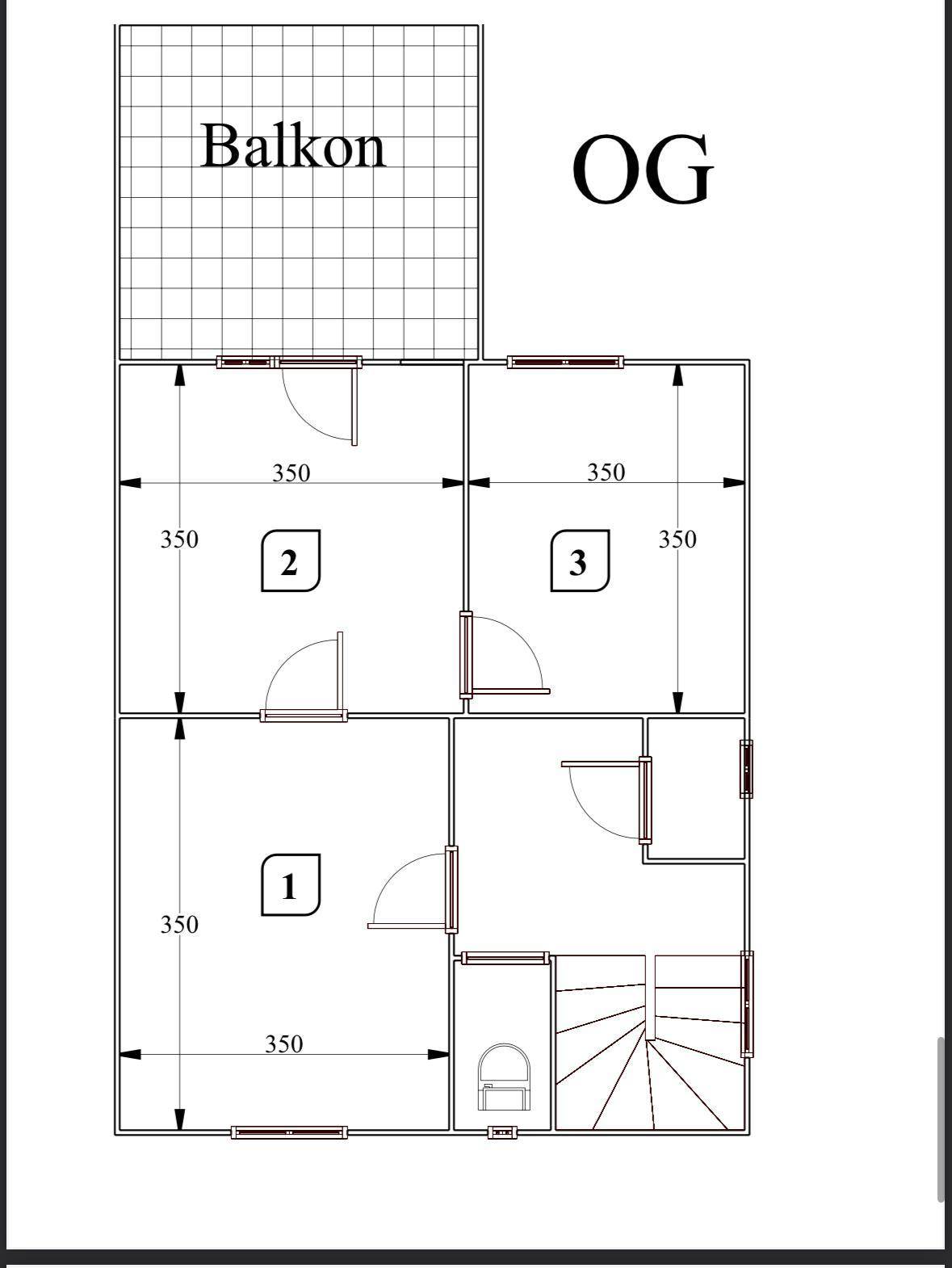 Grundriss des Obergeschosses mit Balkon und drei Zimmern, inklusive Maßangaben.