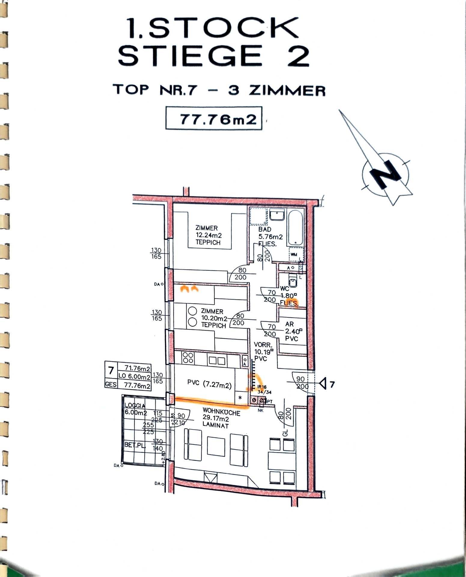 Grundriss der Wohnung im ersten Stock mit drei Zimmern und einer Gesamtfläche von 77,76 m².