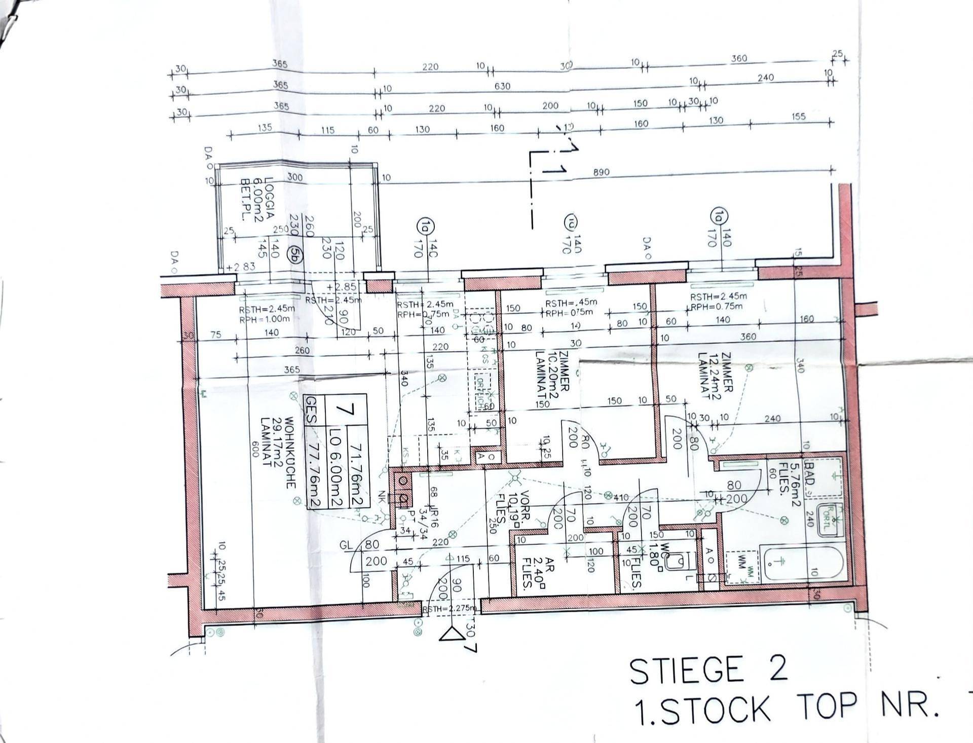 Detaillierter Grundriss der Wohnung im ersten Stock mit Maßen und Raumaufteilung.
