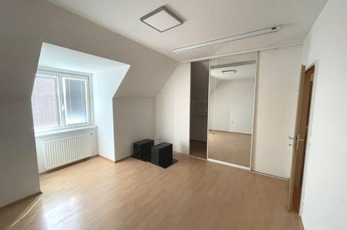 "2 Zimmer Dachgeschoss Wohnung in Brunn am Gebirge"