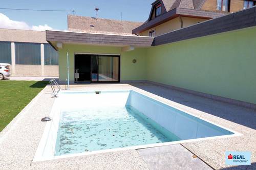 Einmalige Gelegenheit - Wohnungseigentum mit Doppelgarage, Garten und Pool