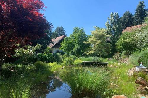 Historisches Wohnhaus in idyllischer Gartenanlage mit Schwimmbiotop